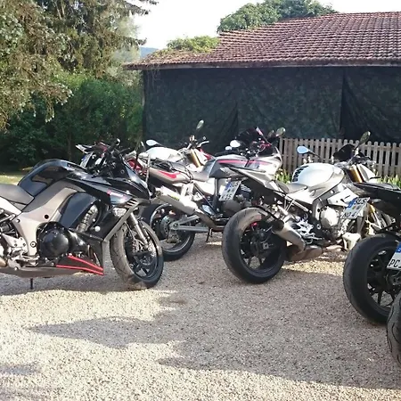 Gasthof A La Grenouille Du Jura 3*